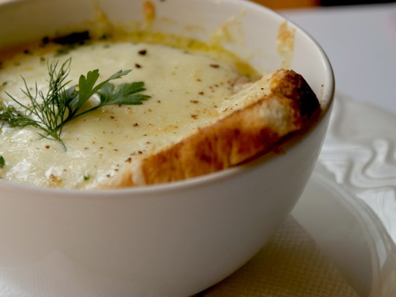 Supa de ceapa cu chimen